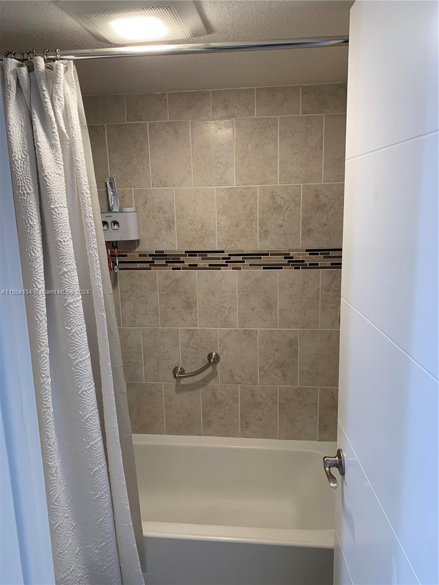 LIME BAY CONDOMINIUM 3 - Residential Lease