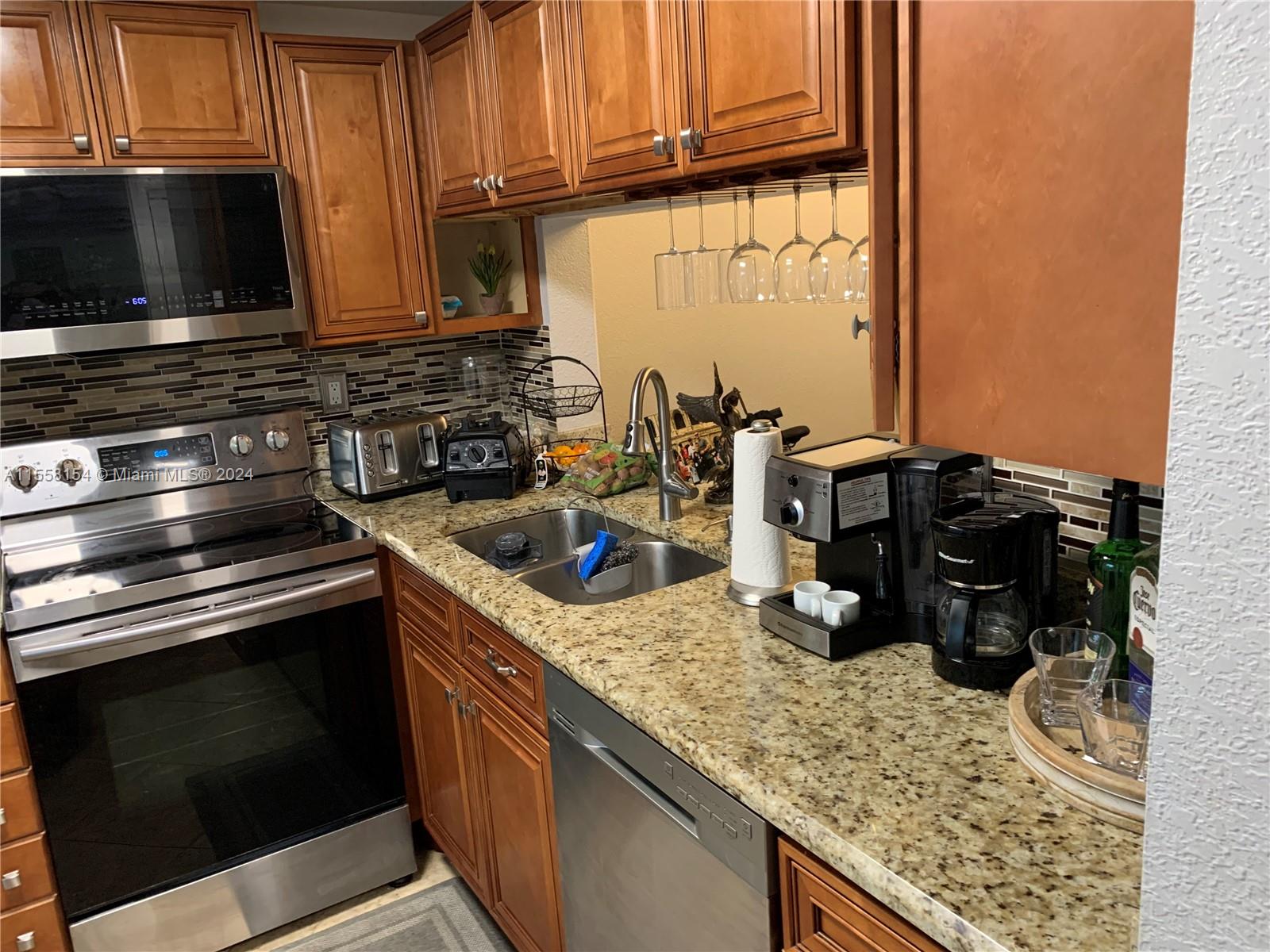 LIME BAY CONDOMINIUM 3 - Residential Lease