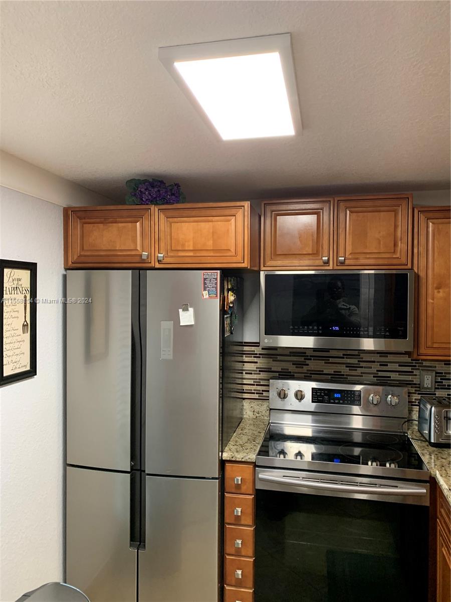 LIME BAY CONDOMINIUM 3 - Residential Lease