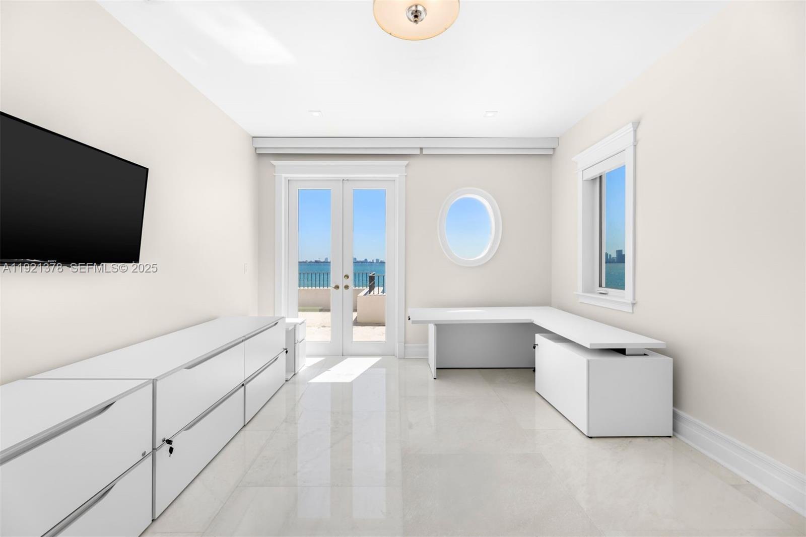 TREASURE ISLAND - Residential