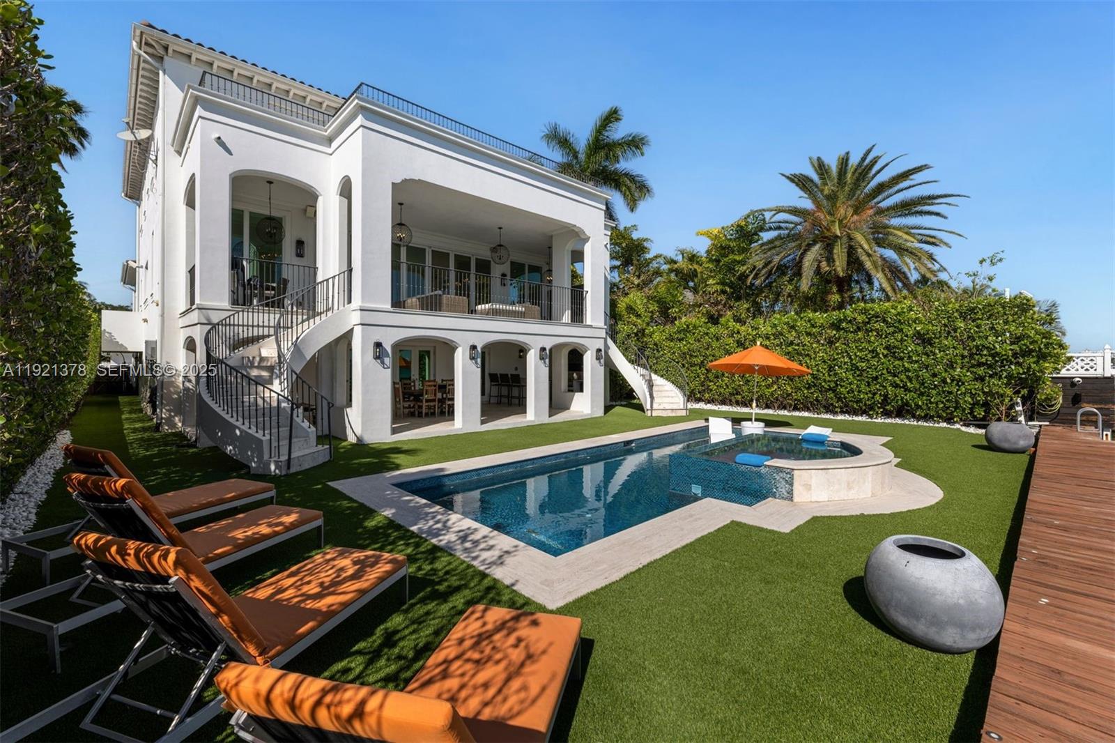 TREASURE ISLAND - Residential