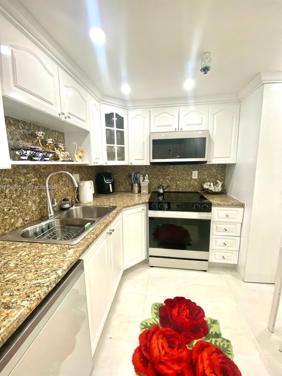 WINSTON TOWERS 600 CONDO - Residential
