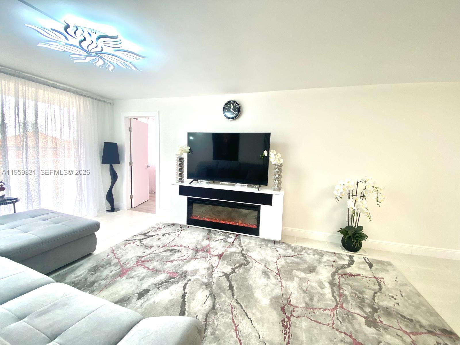 WINSTON TOWERS 600 CONDO - Residential