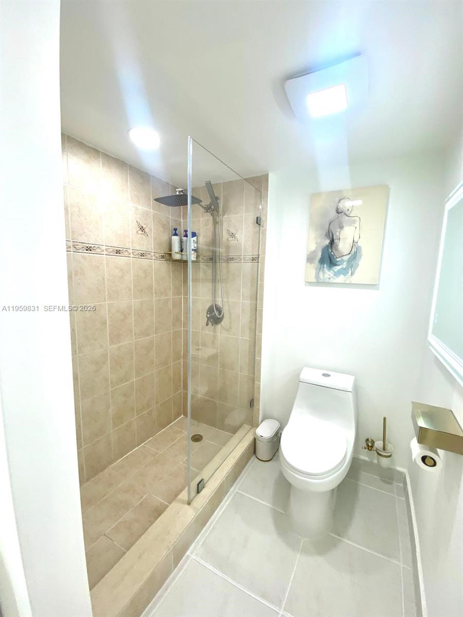 WINSTON TOWERS 600 CONDO - Residential