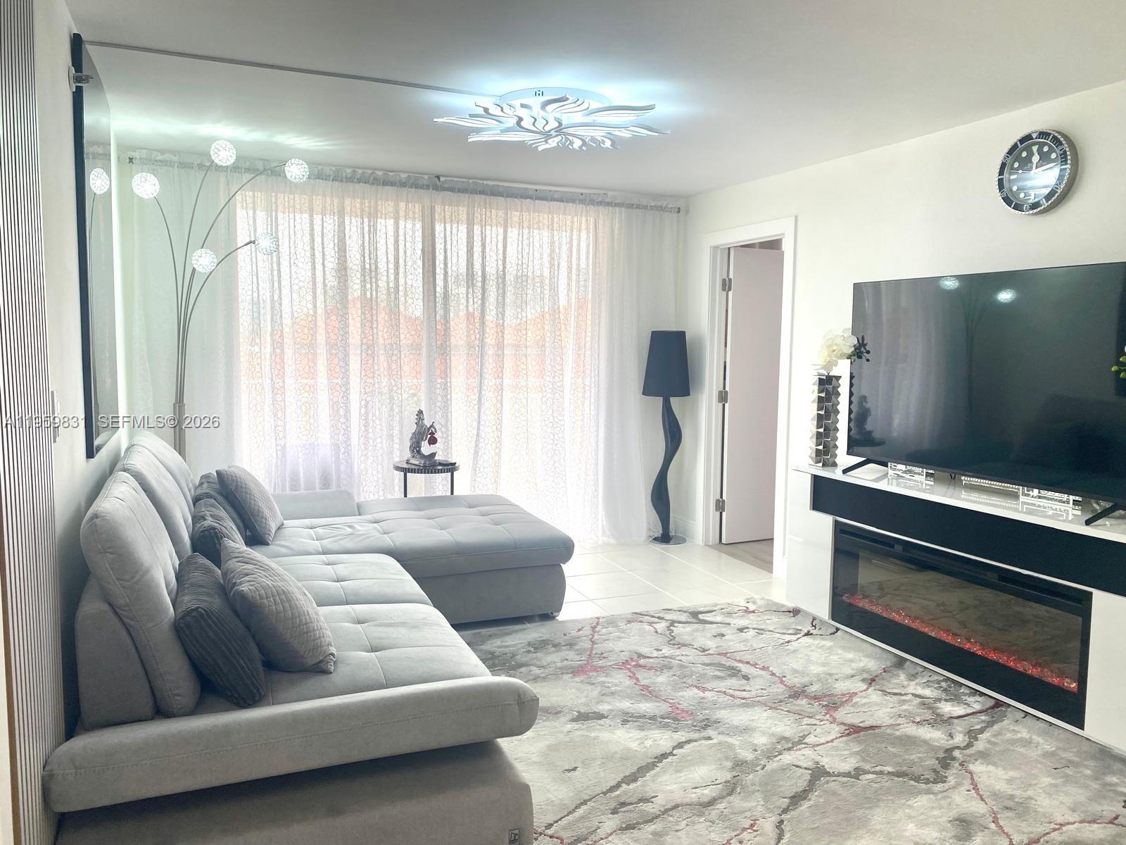 WINSTON TOWERS 600 CONDO - Residential