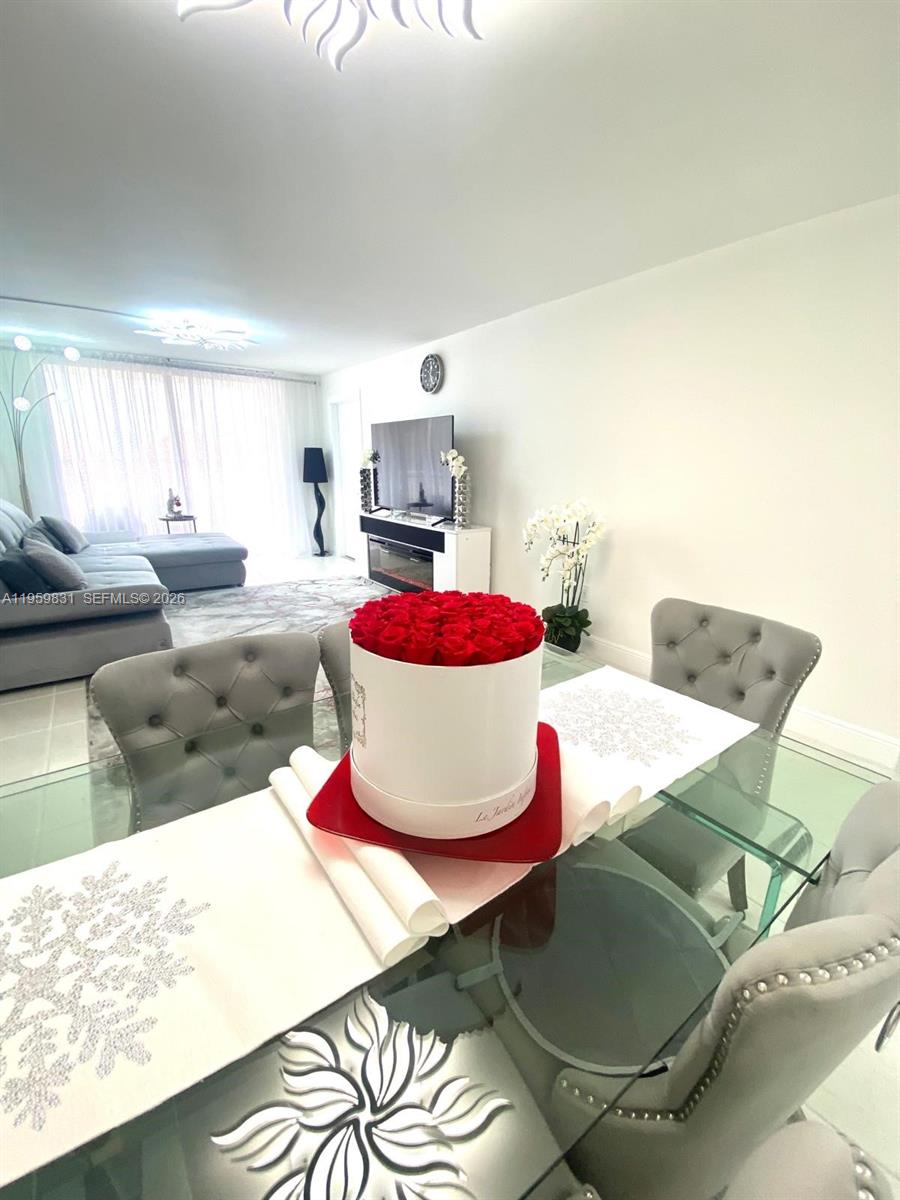 WINSTON TOWERS 600 CONDO - Residential