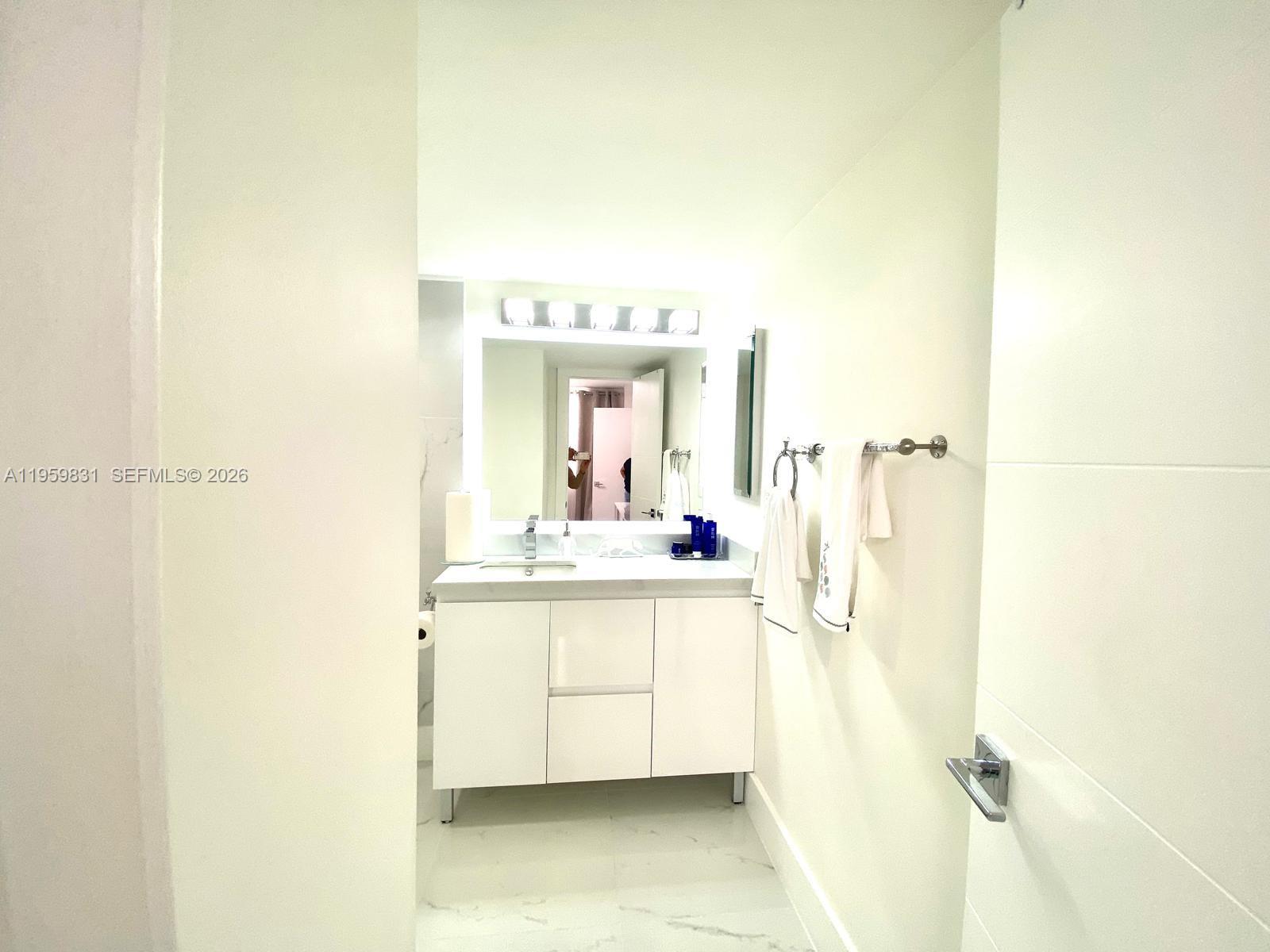 WINSTON TOWERS 600 CONDO - Residential