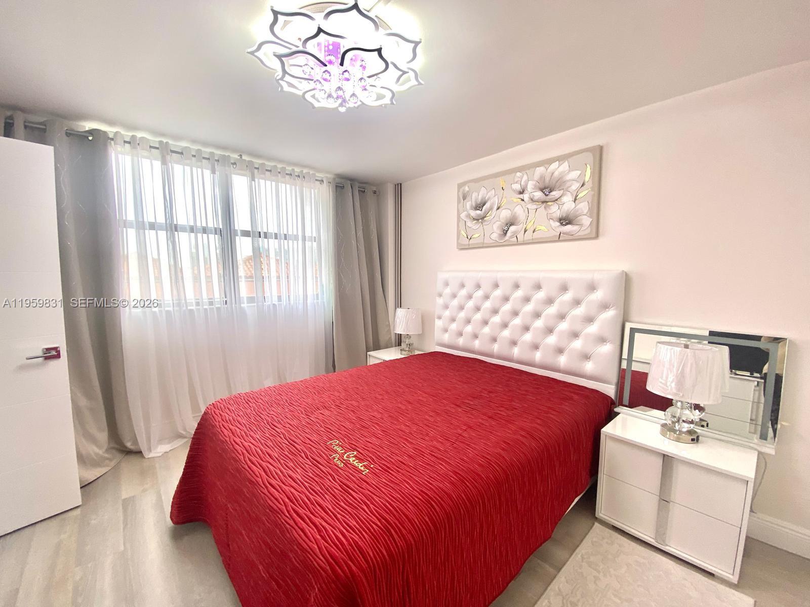 WINSTON TOWERS 600 CONDO - Residential