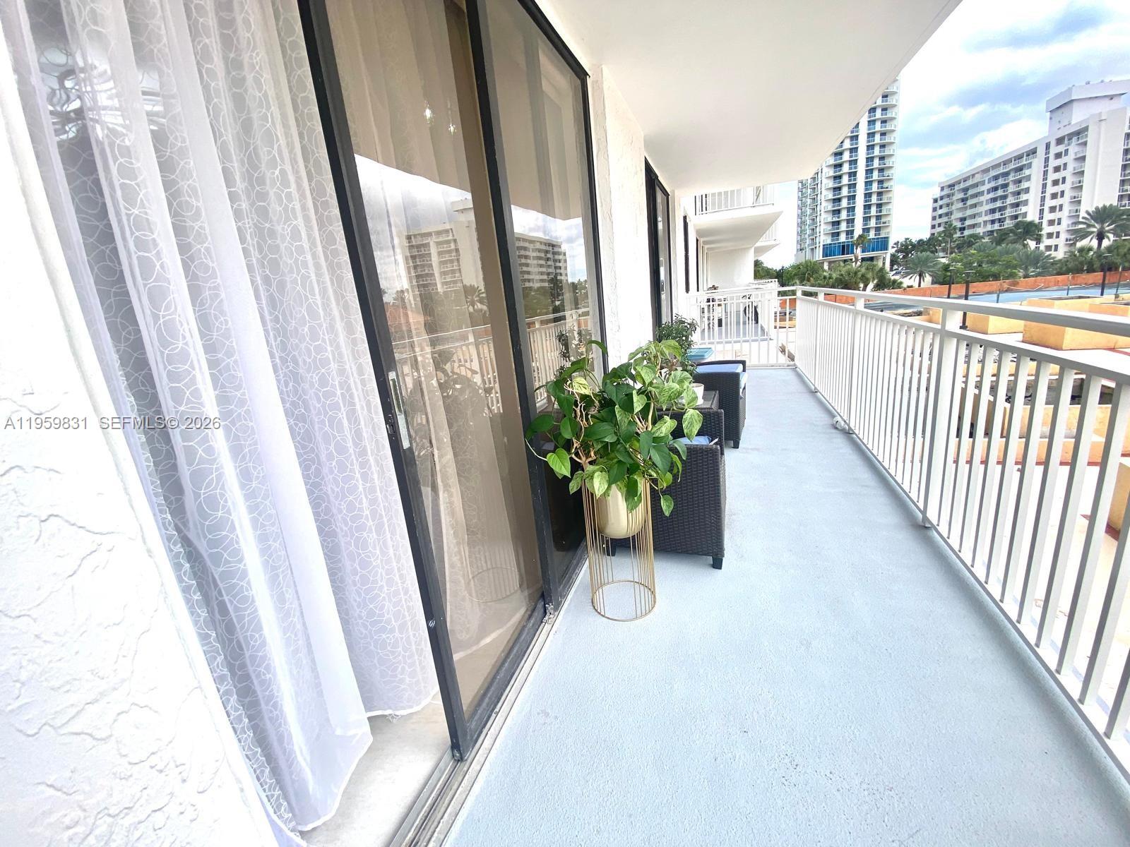 WINSTON TOWERS 600 CONDO - Residential