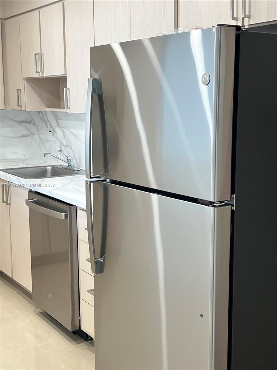 OCEANVIEW BUILDING B COND - Residential Lease