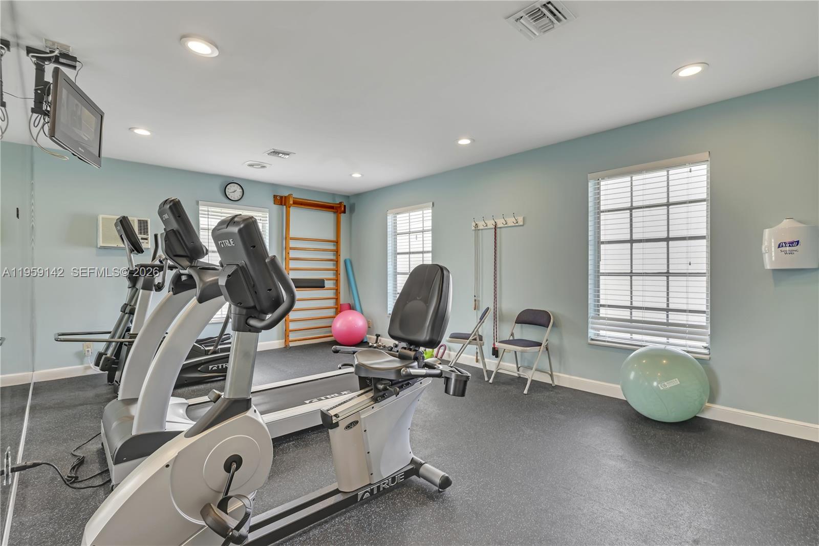 LIMETREE CONDO - Residential
