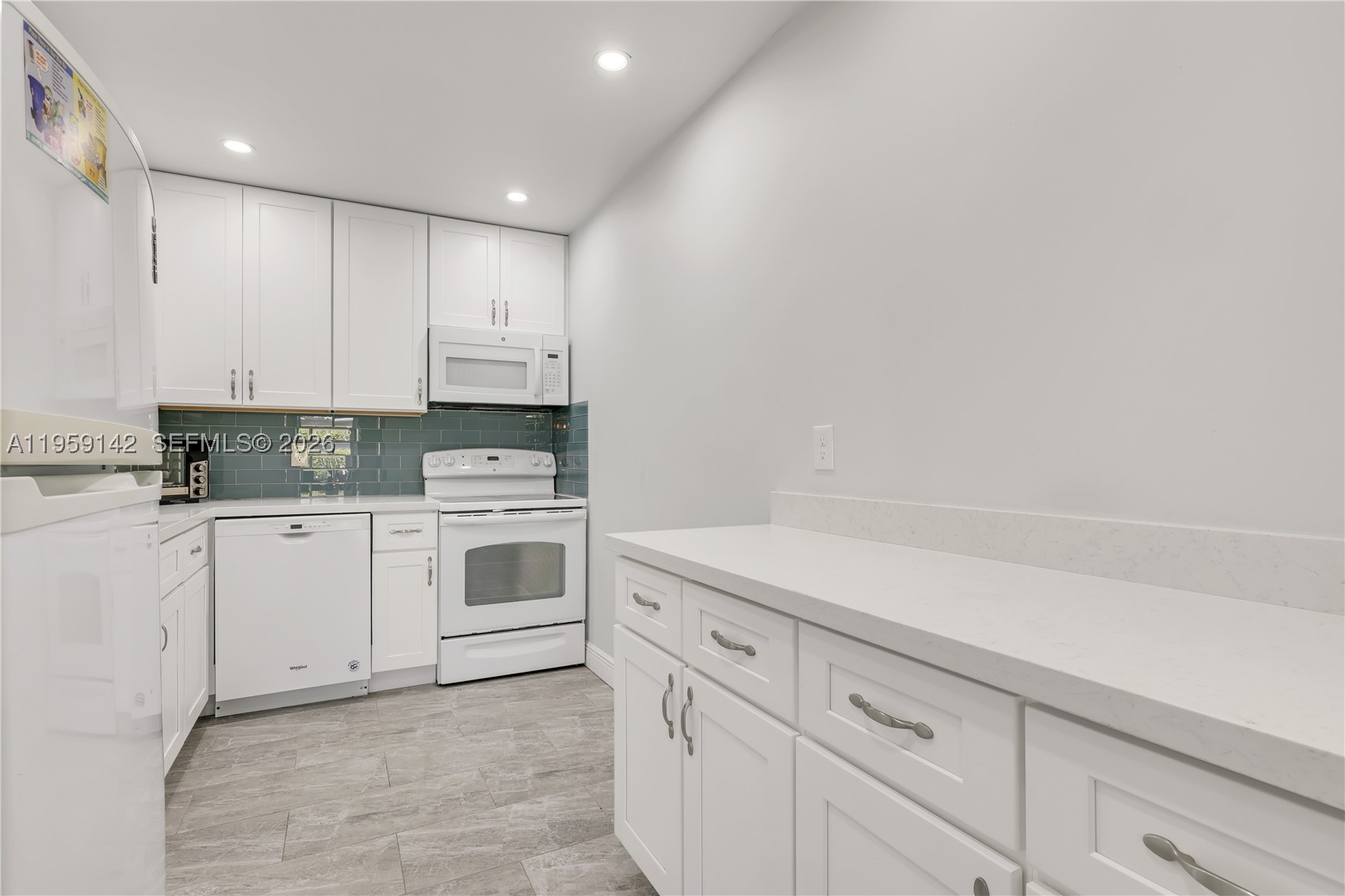 LIMETREE CONDO - Residential