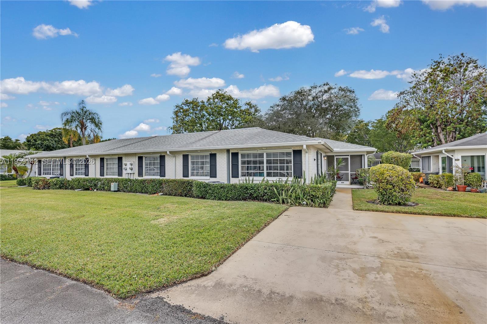LIMETREE CONDO - Residential