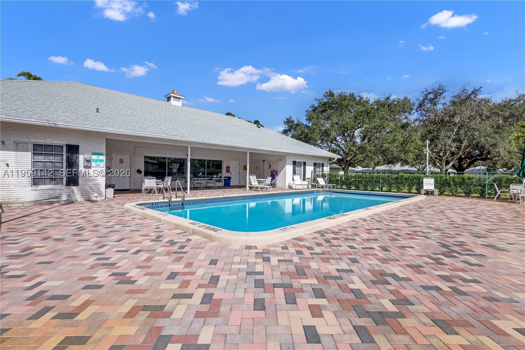 LIMETREE CONDO - Residential