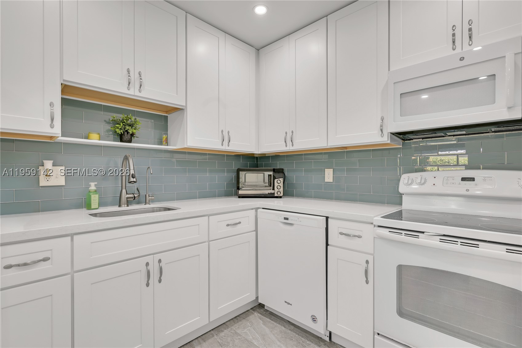 LIMETREE CONDO - Residential