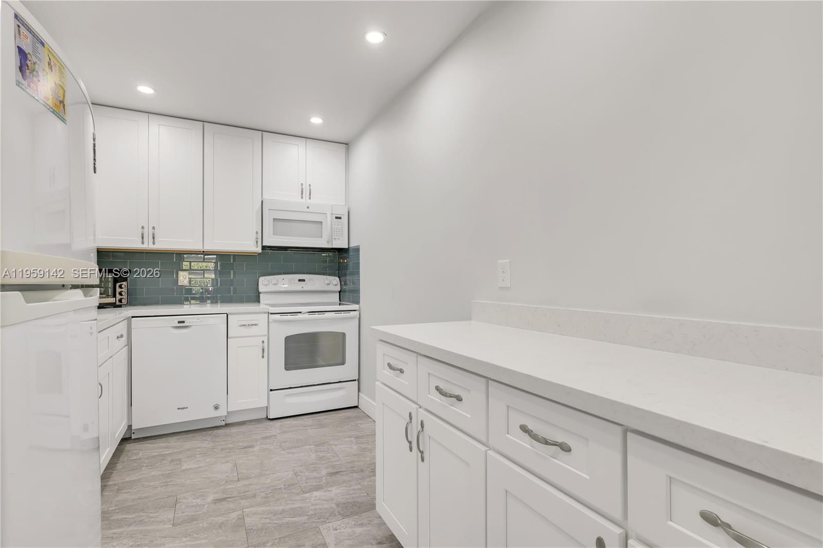 LIMETREE CONDO - Residential