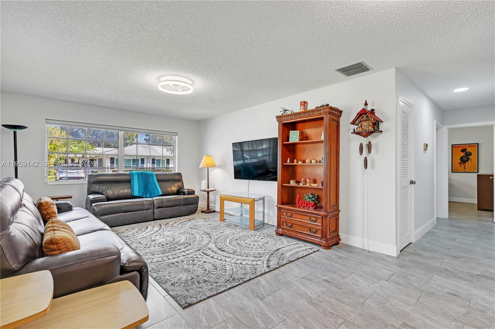 LIMETREE CONDO - Residential
