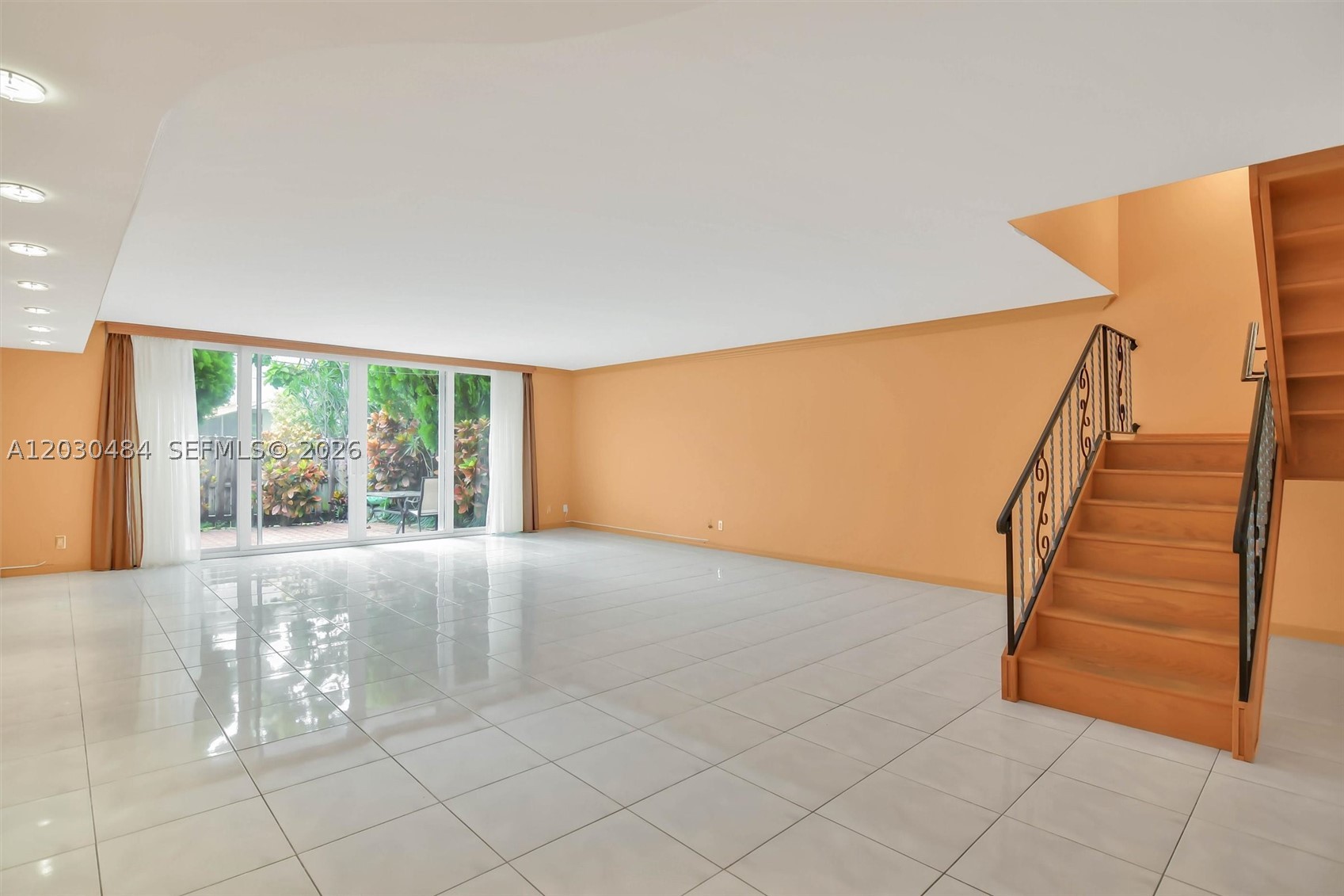 TOWNHOUSES OF VENETIAN PA - Residential