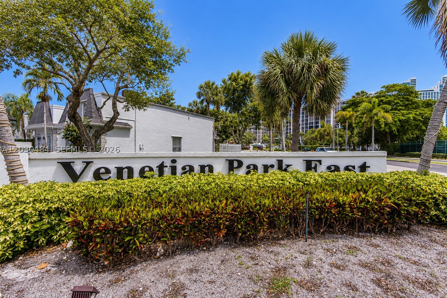 TOWNHOUSES OF VENETIAN PA - Residential