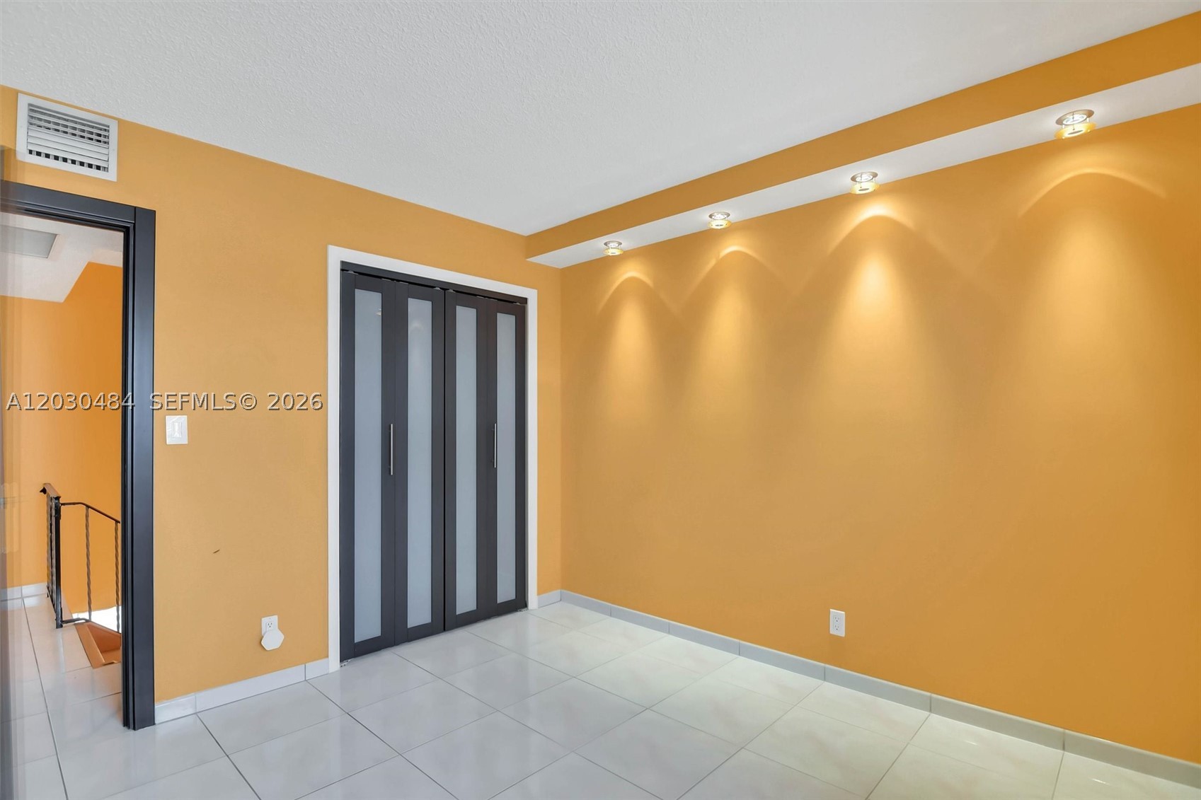 TOWNHOUSES OF VENETIAN PA - Residential