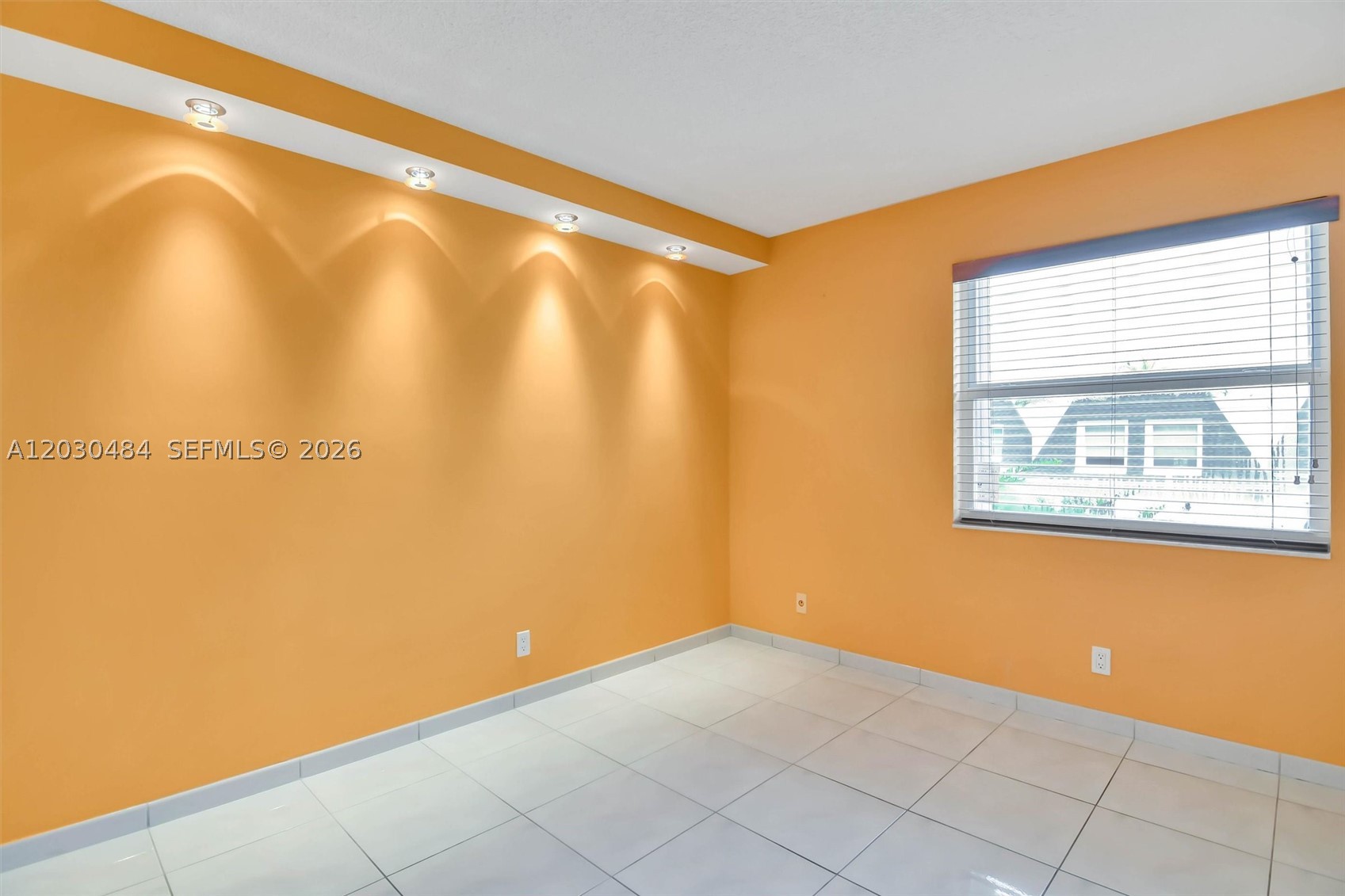 TOWNHOUSES OF VENETIAN PA - Residential