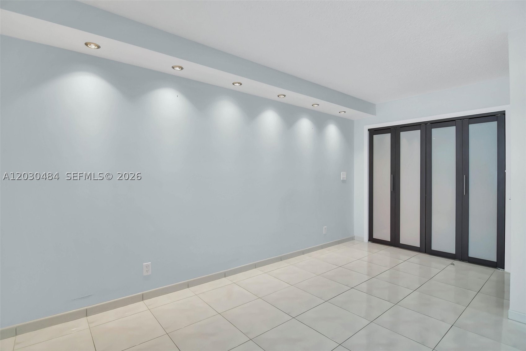 TOWNHOUSES OF VENETIAN PA - Residential