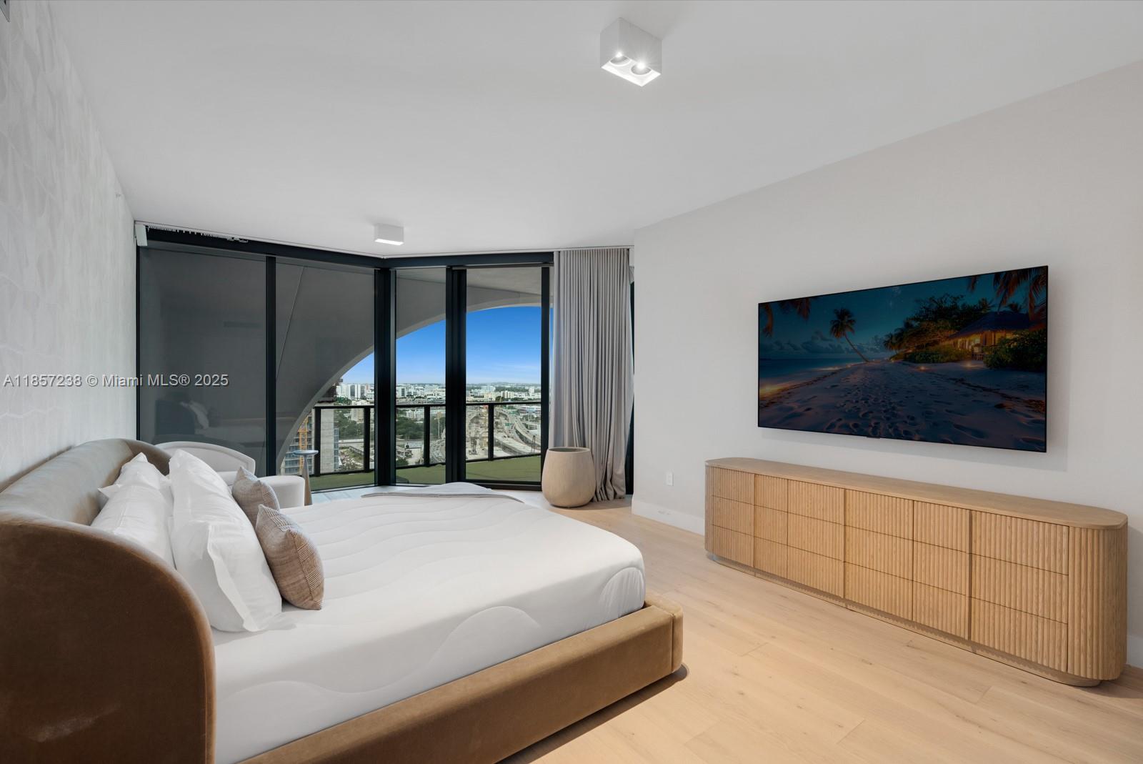 ONE THOUSAND MUSEUM CONDO - Residential