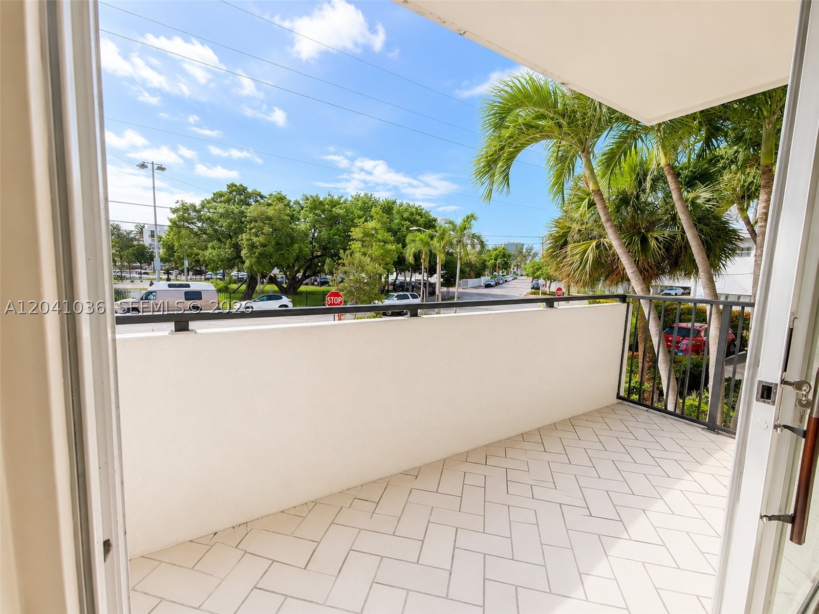 CREEK TOWERS & YACHT CLUB - Residential