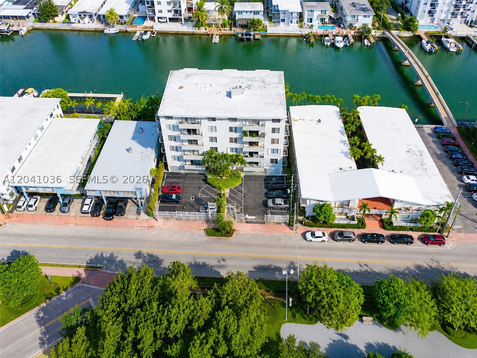 CREEK TOWERS & YACHT CLUB - Residential