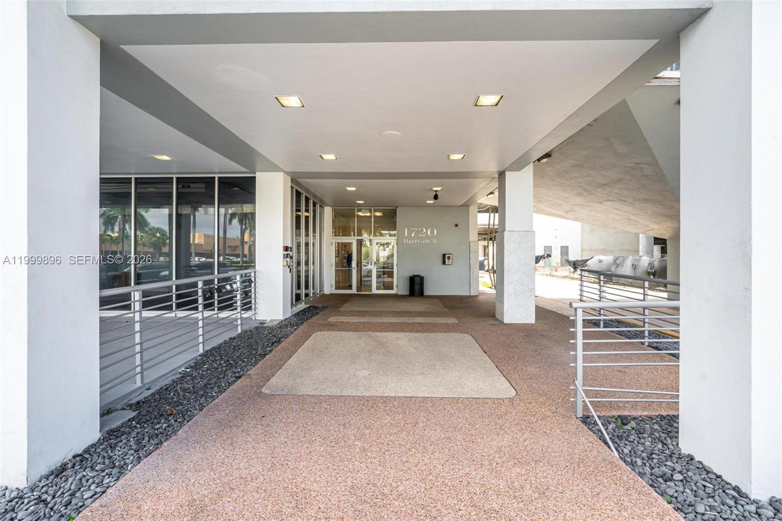 HOME TOWER CONDO - Residential