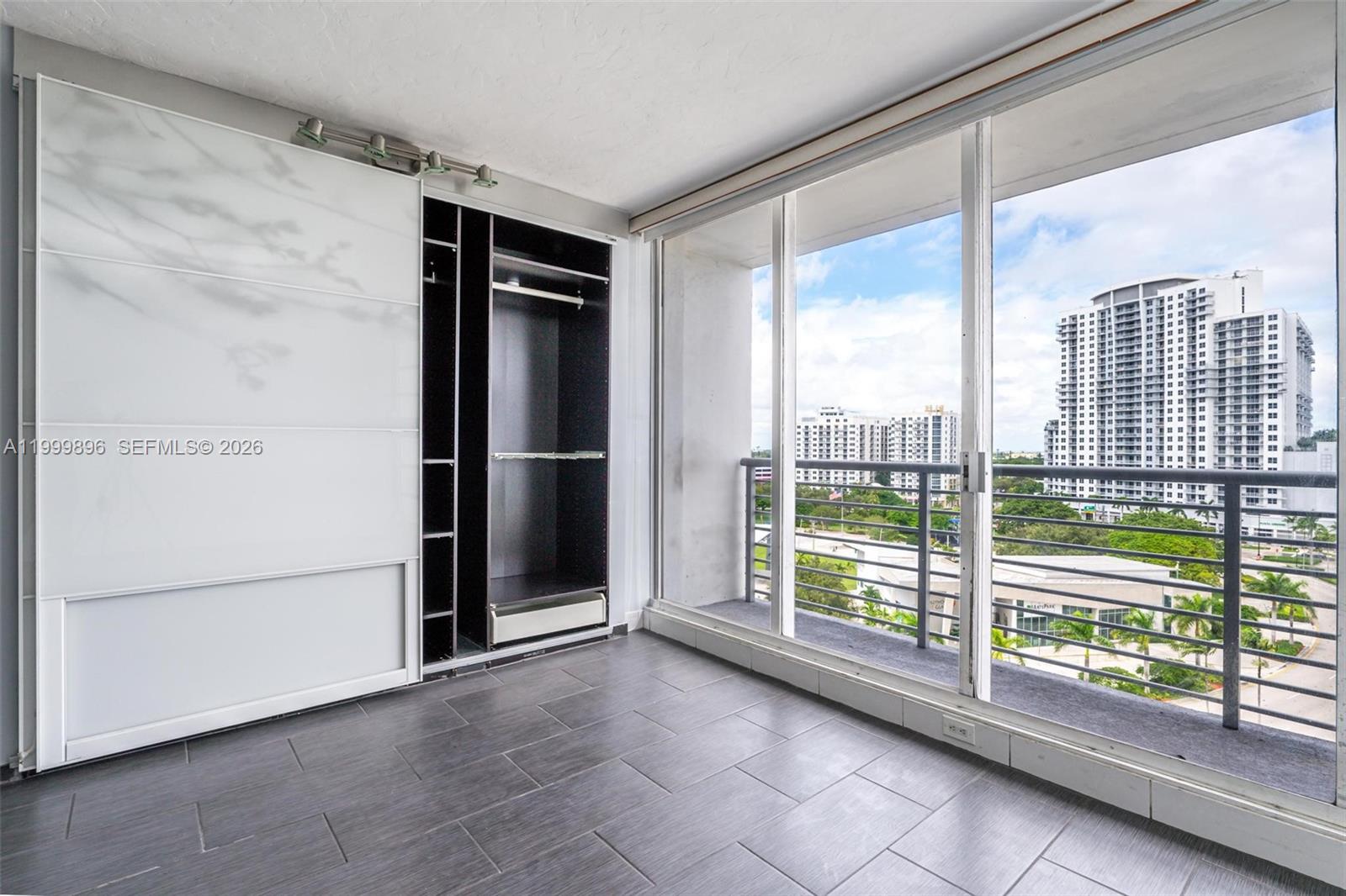HOME TOWER CONDO - Residential