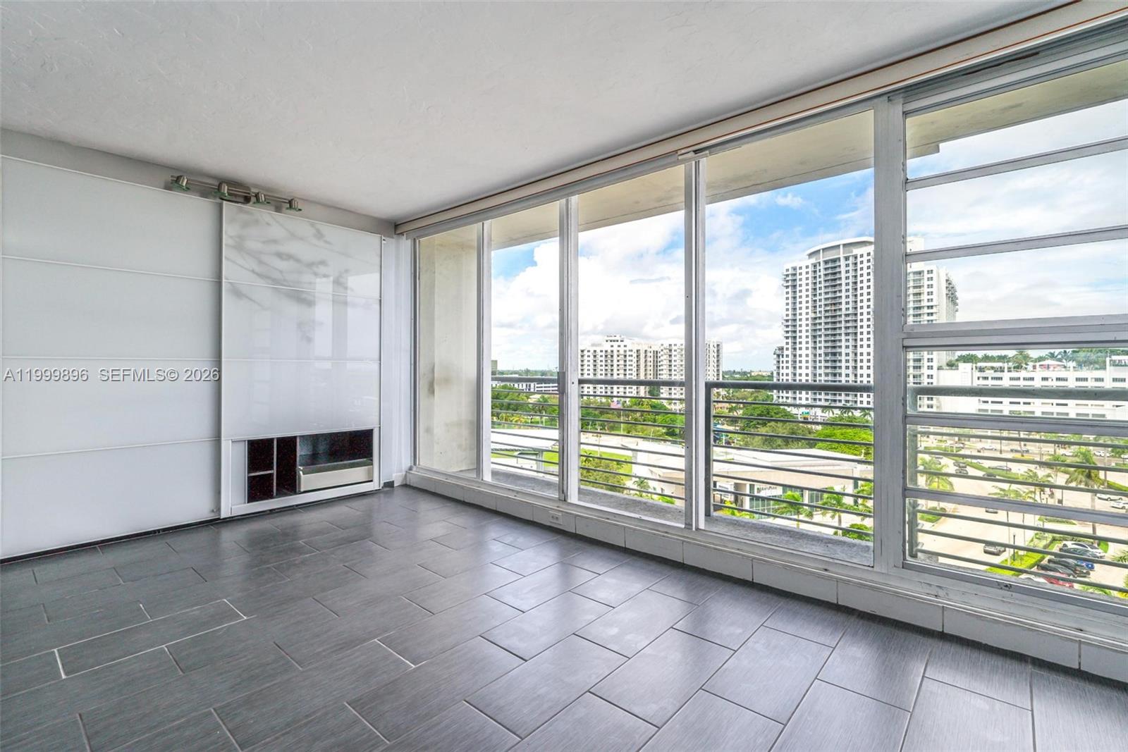 HOME TOWER CONDO - Residential