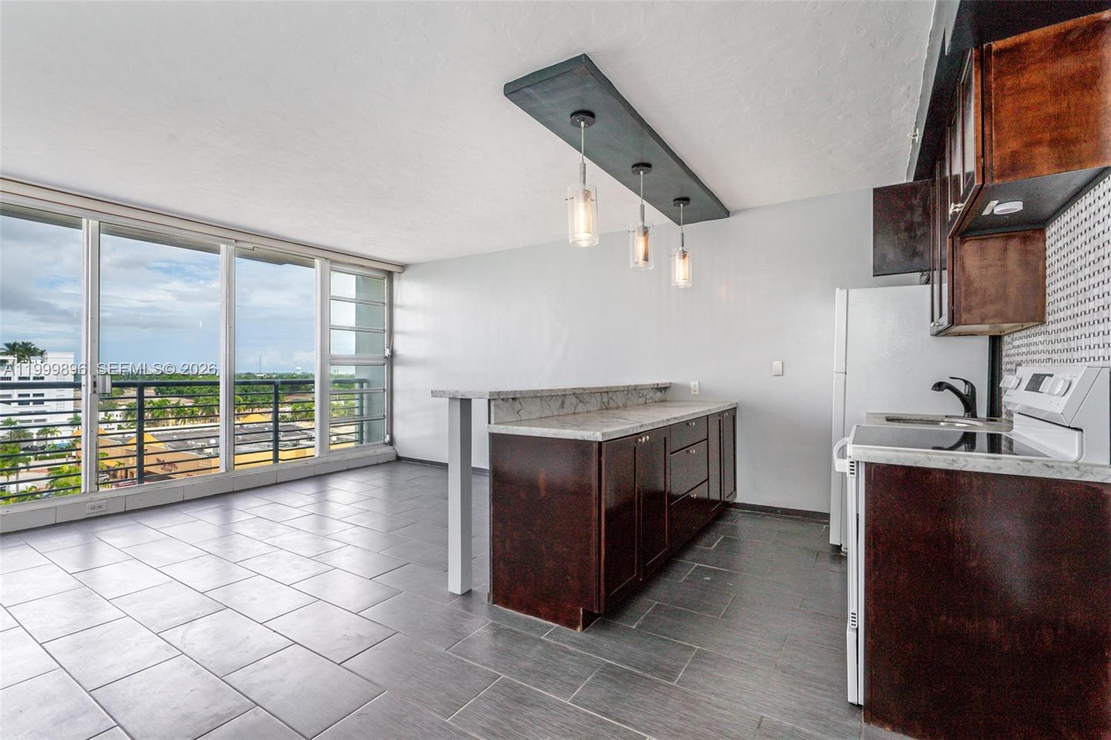 HOME TOWER CONDO - Residential