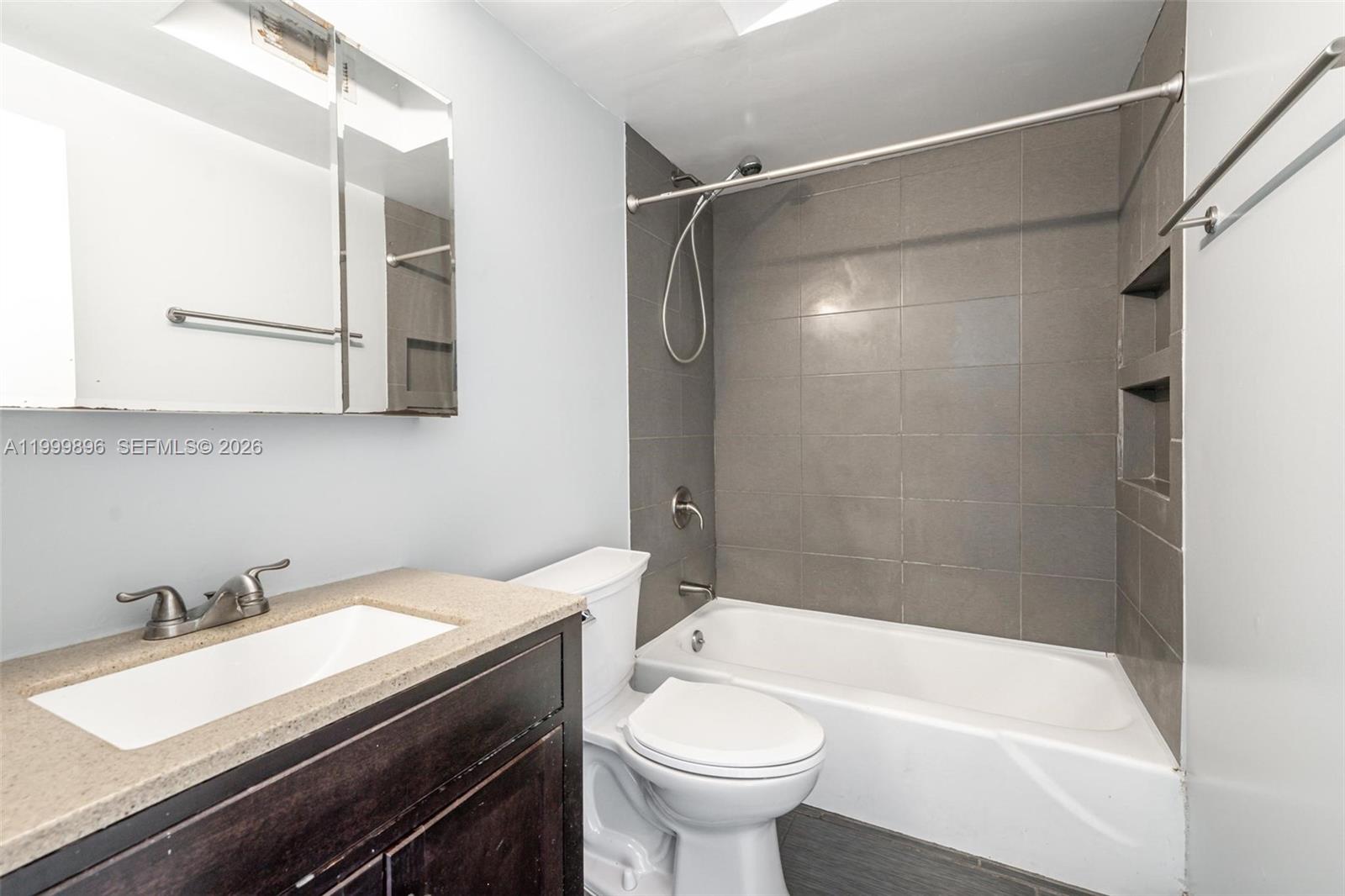 HOME TOWER CONDO - Residential