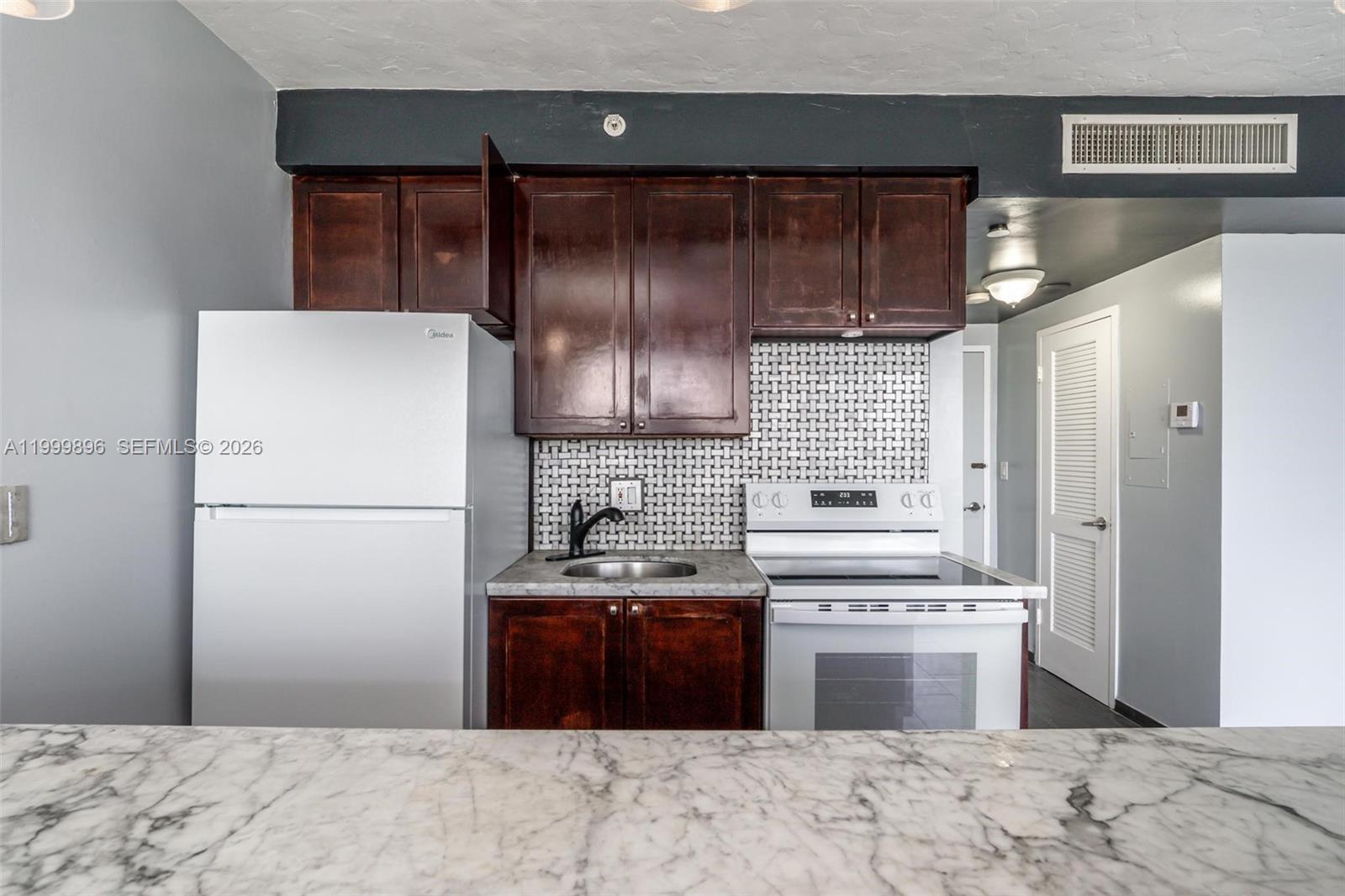 HOME TOWER CONDO - Residential