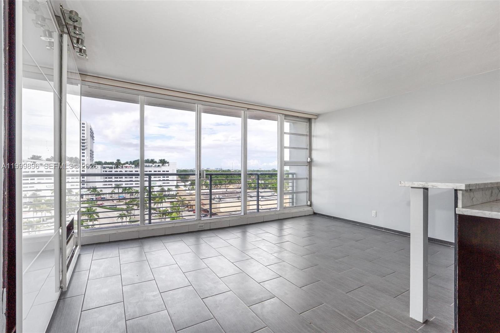 HOME TOWER CONDO - Residential