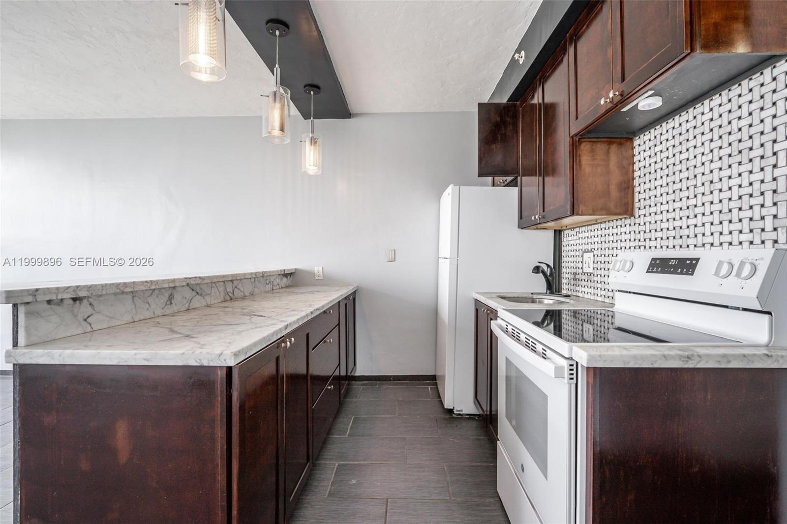HOME TOWER CONDO - Residential