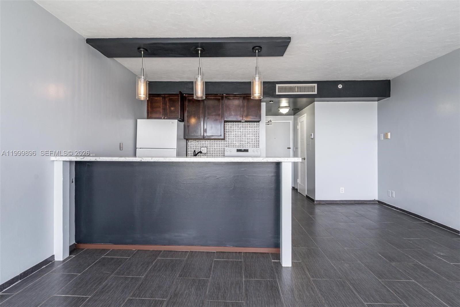 HOME TOWER CONDO - Residential