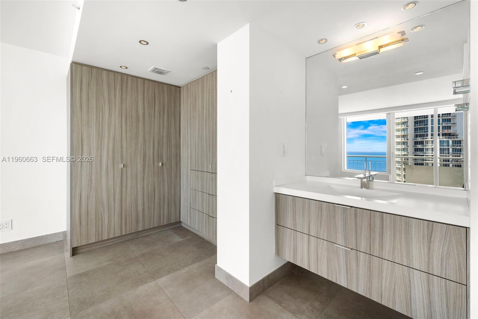 SOUTH POINTE TOWERS CONDO - Residential