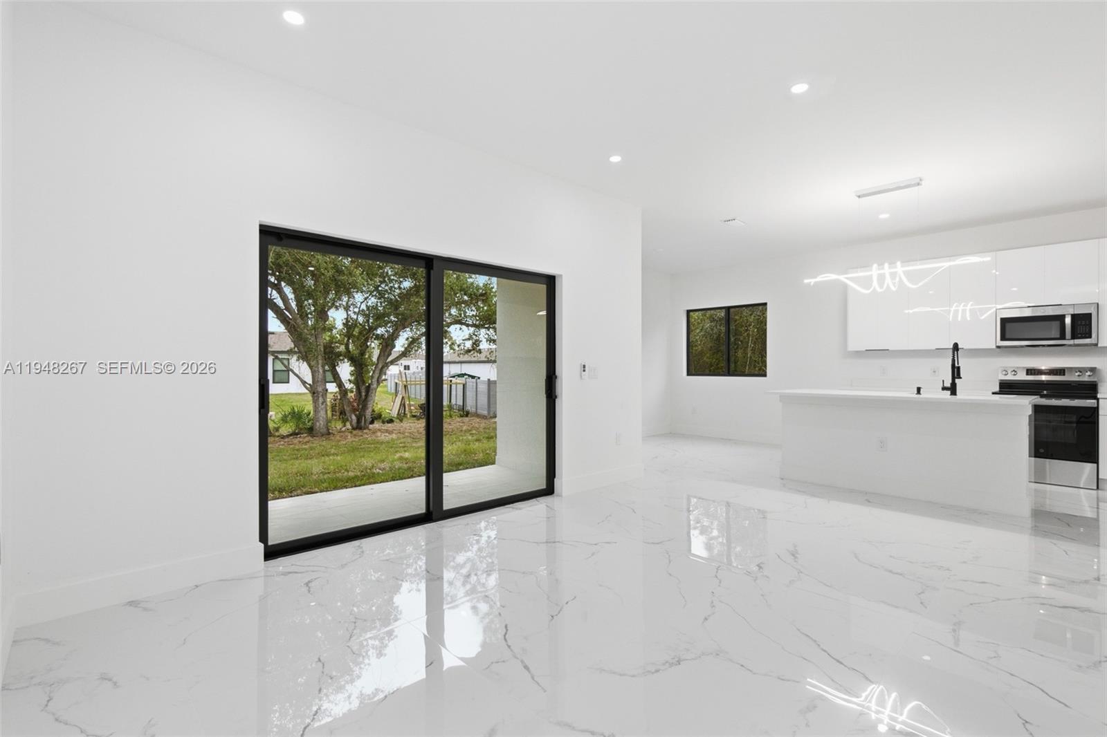 Mirror Lakes - Residential