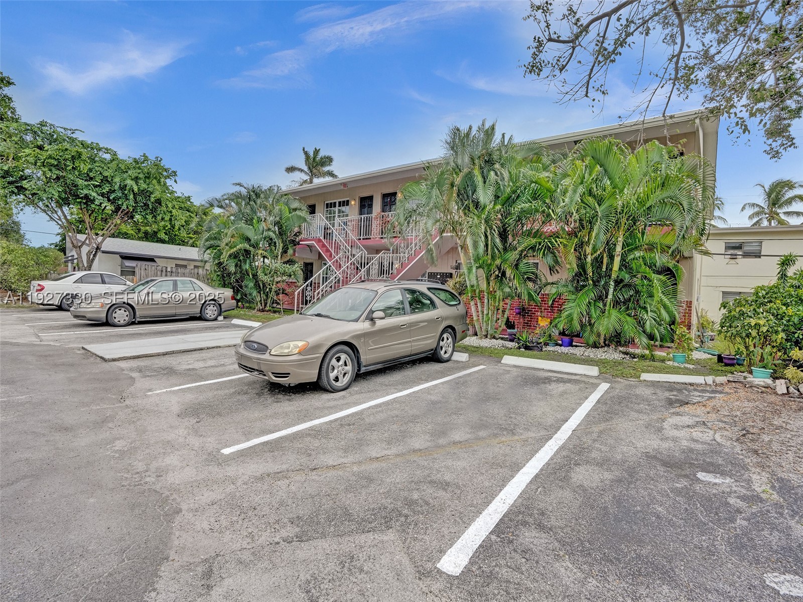 FLORENCE VILLAS - Residential Income