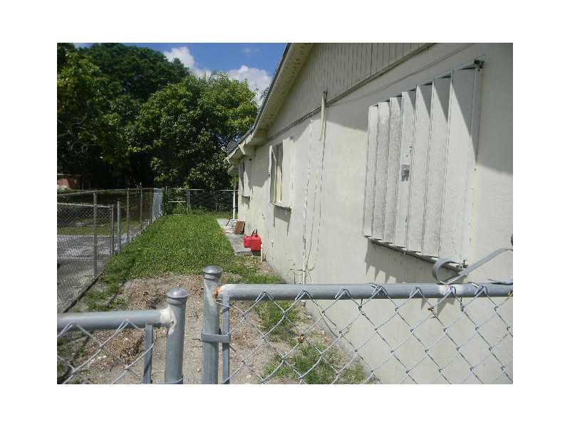 CAROL CITY GARDENS - Residential