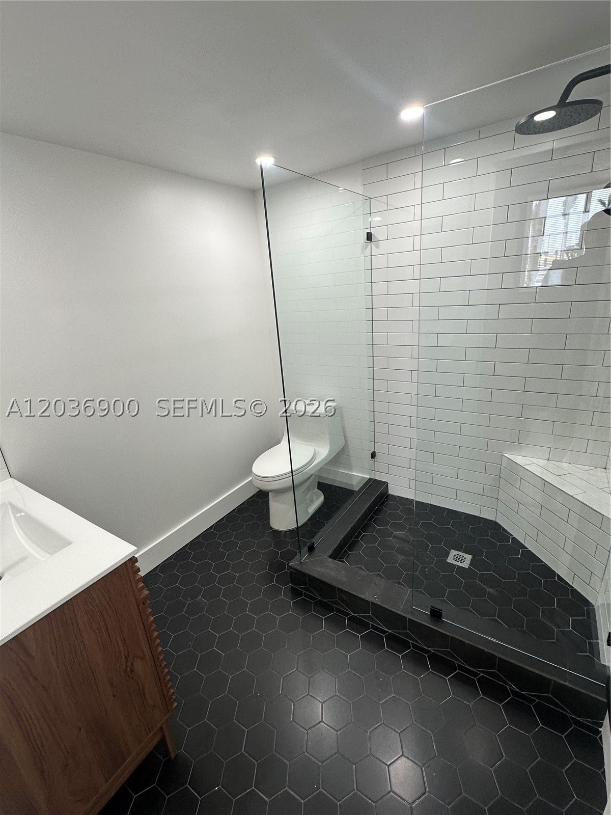 SAMARI LAKE EAST CONDO - Residential Lease