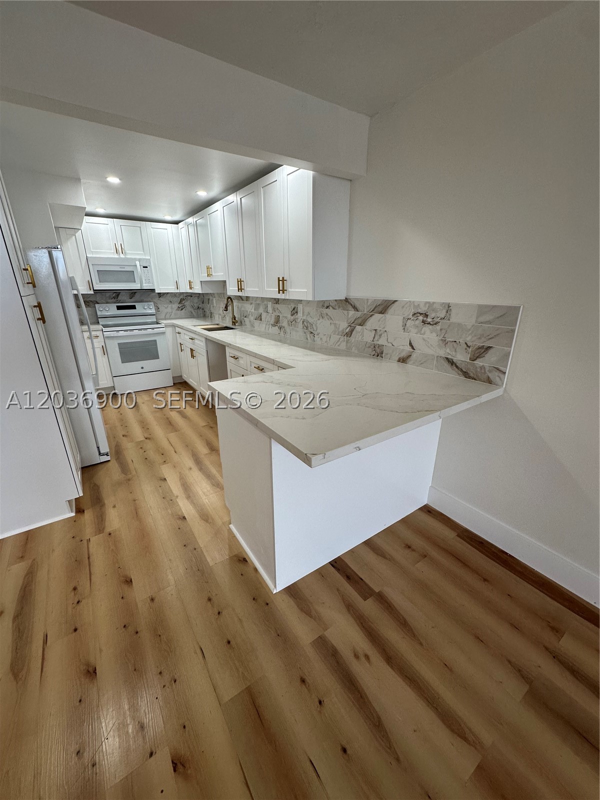 SAMARI LAKE EAST CONDO - Residential Lease
