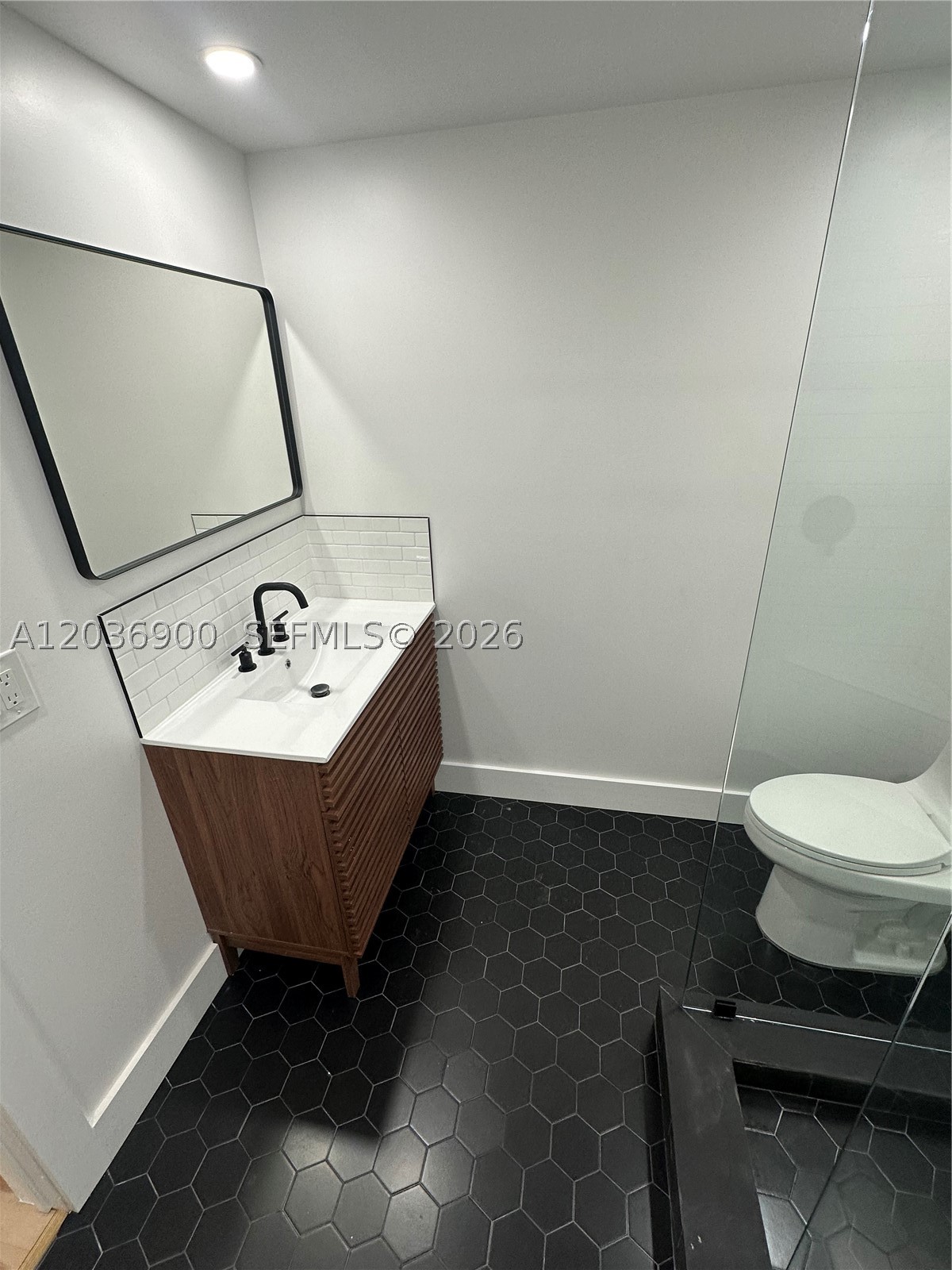 SAMARI LAKE EAST CONDO - Residential Lease
