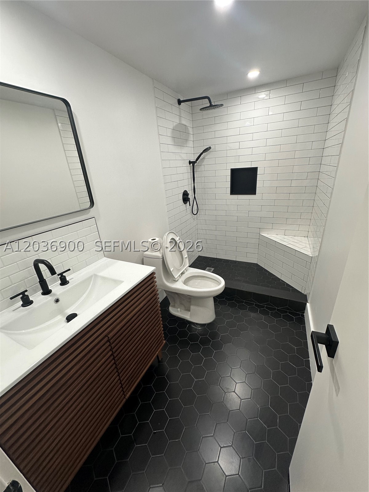SAMARI LAKE EAST CONDO - Residential Lease