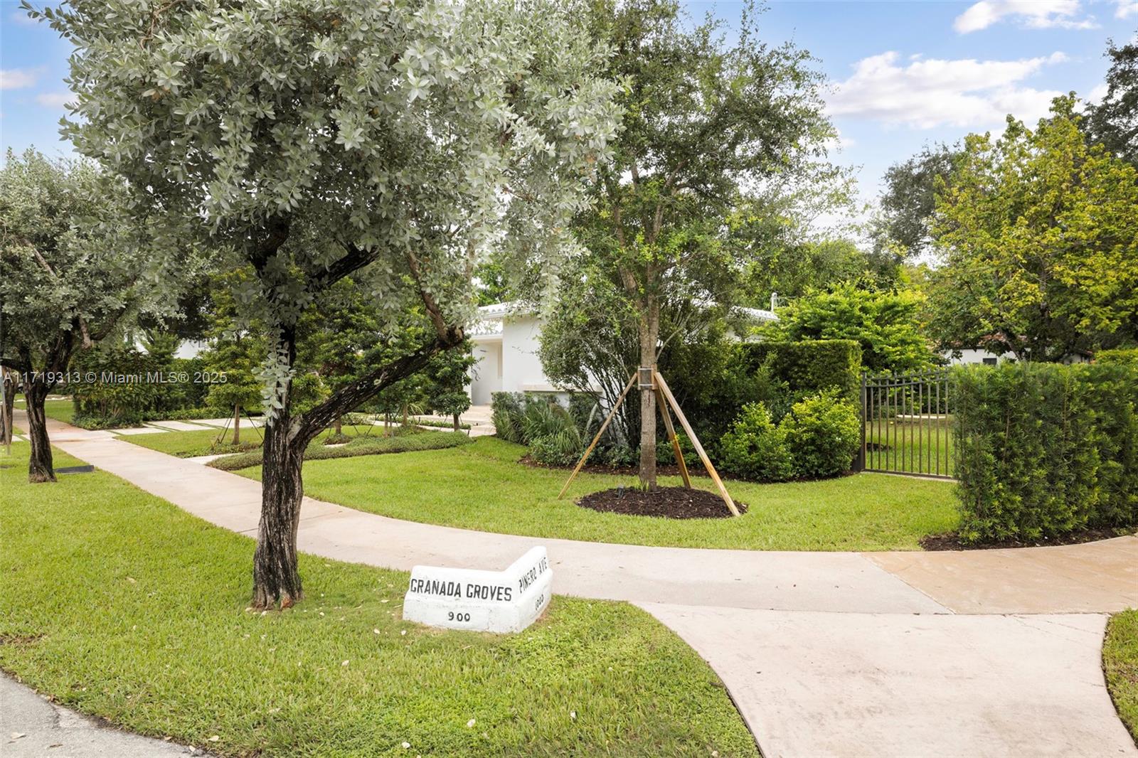 GRANADA GROVES - Residential