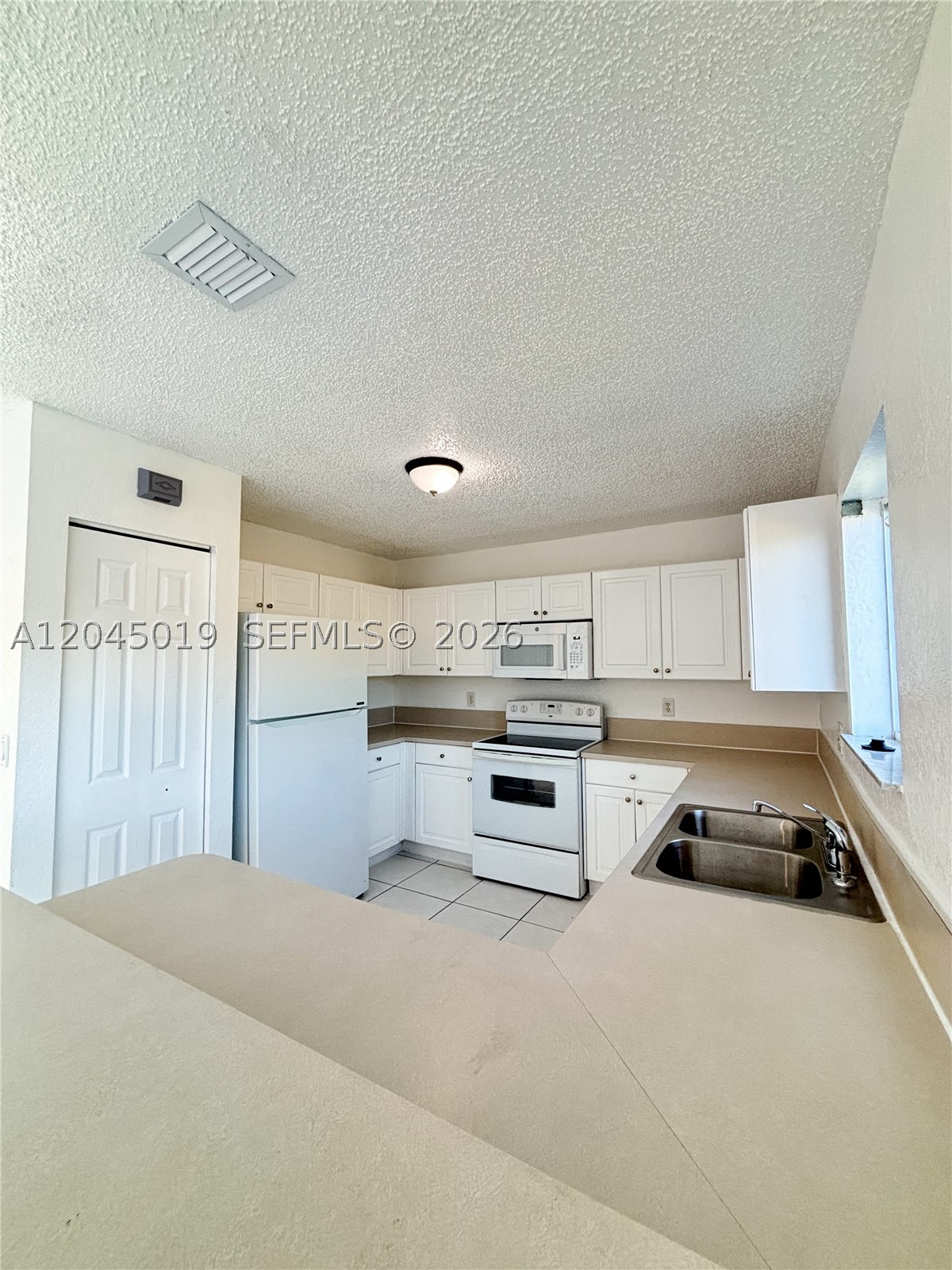 LAKES BY THE BAY SEC 12 - Residential Lease