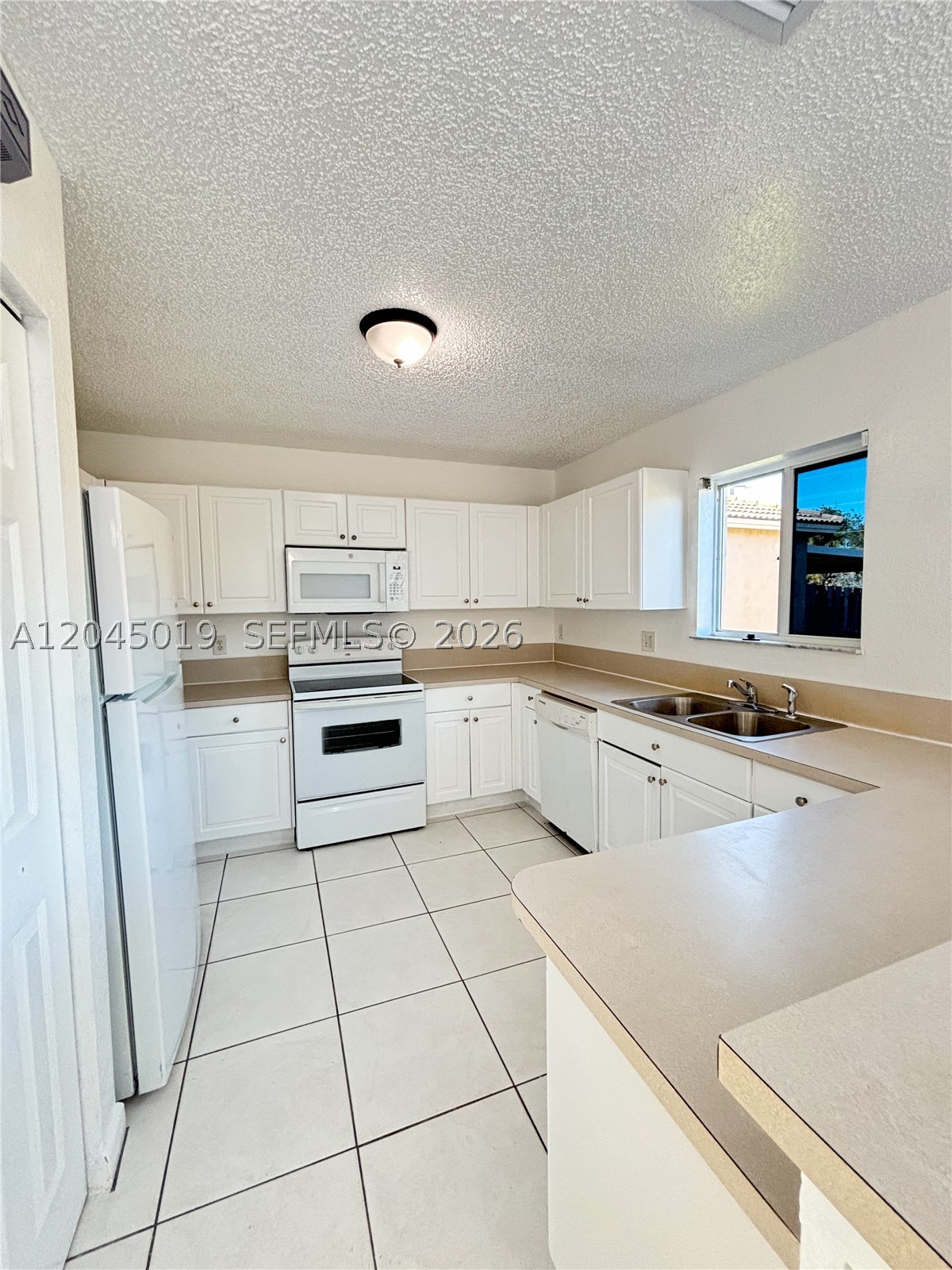 LAKES BY THE BAY SEC 12 - Residential Lease