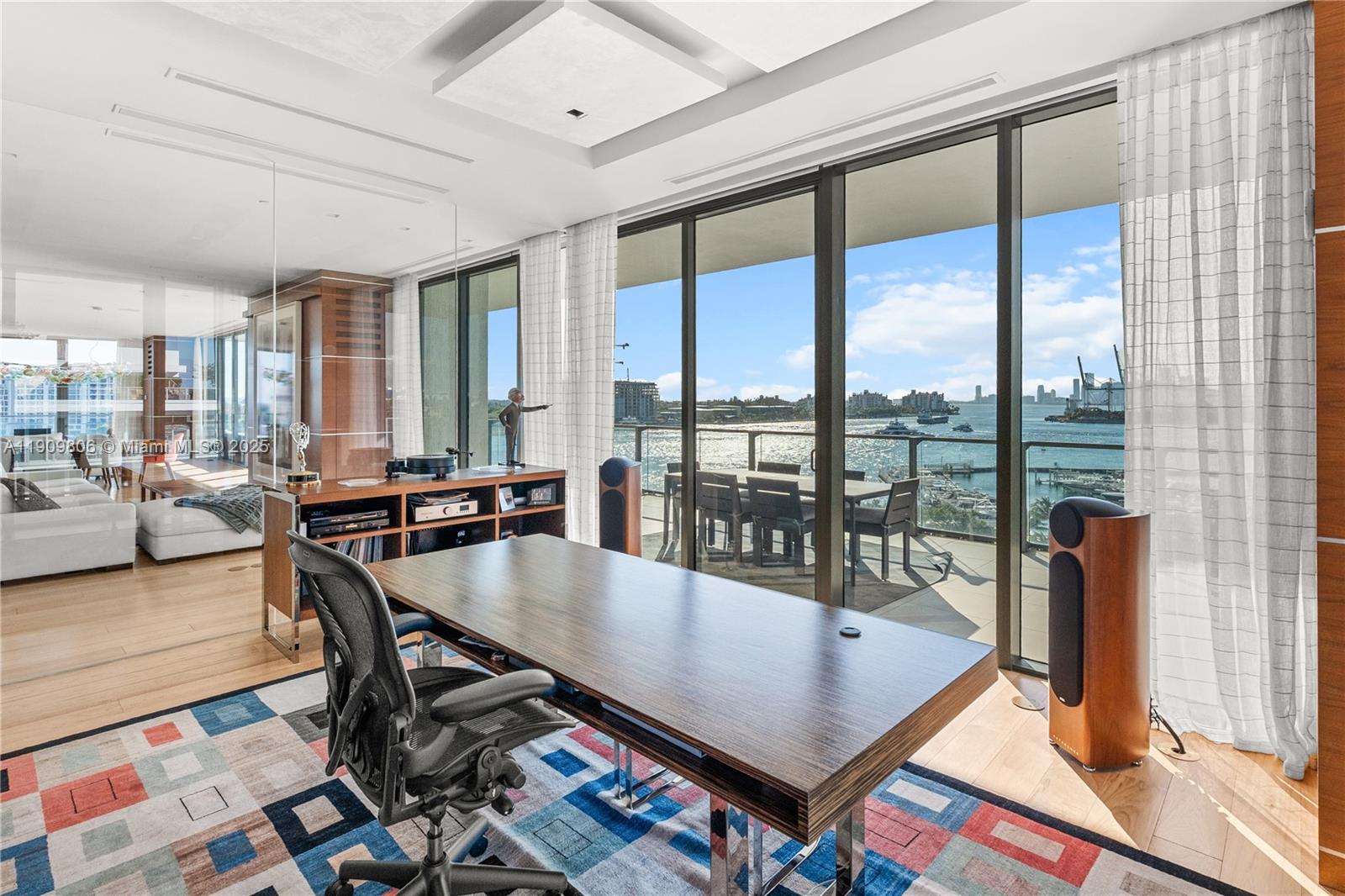 APOGEE CONDO - Residential